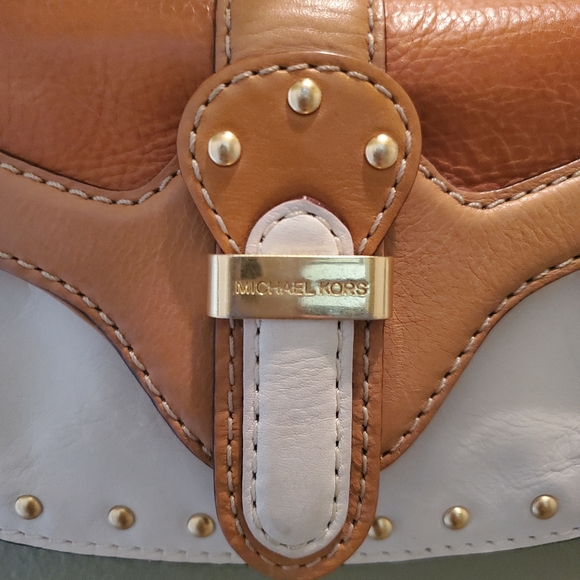 Michael Kors Uptown Astor Wristlet - Picture 2 of 14